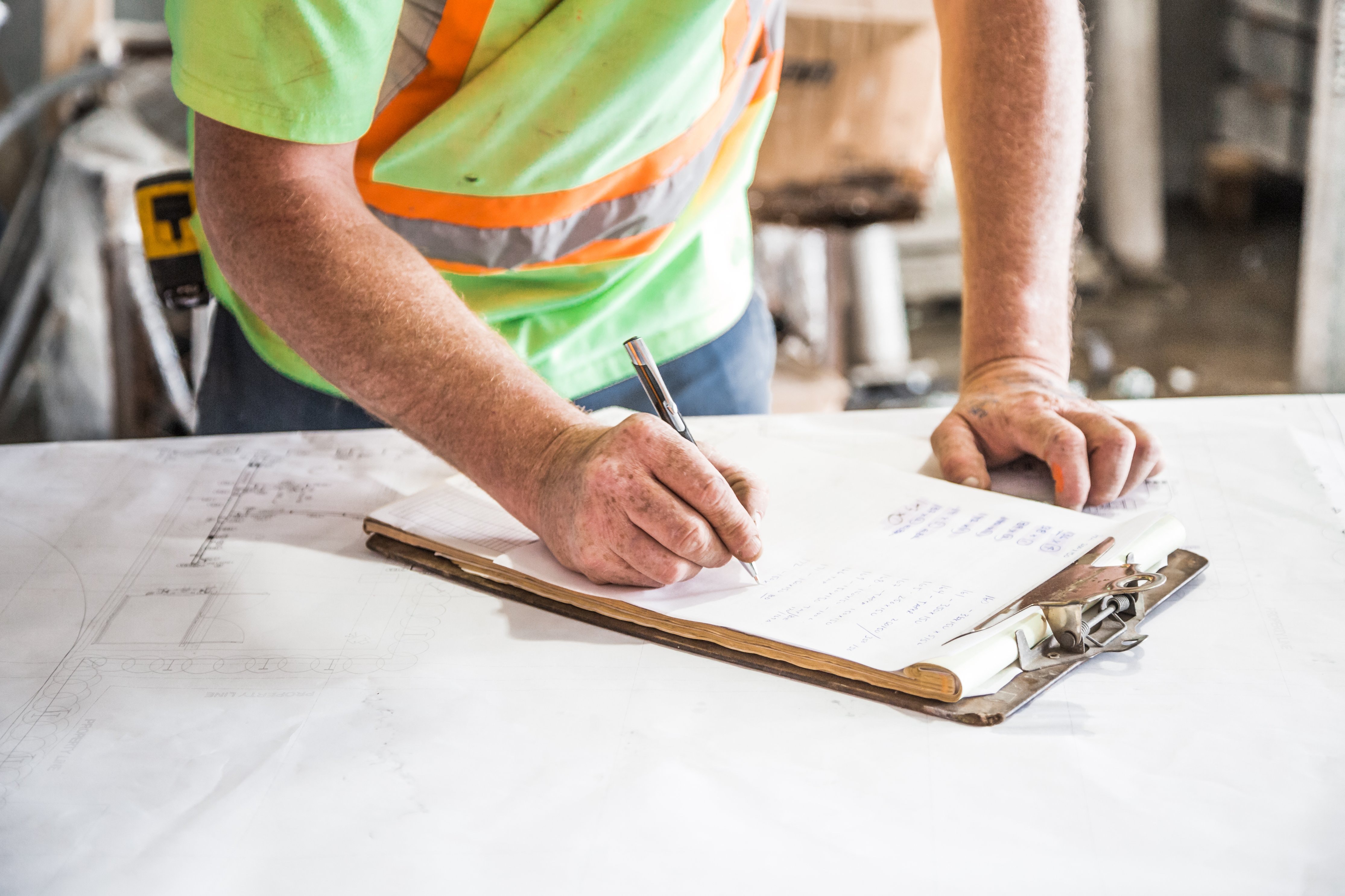 4 Red Flags to Look For When Hiring a Contractor